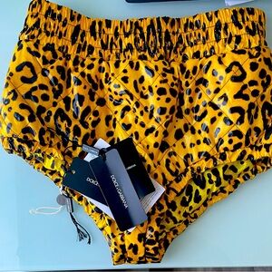 Dolce & Gabbana Hot Pants!